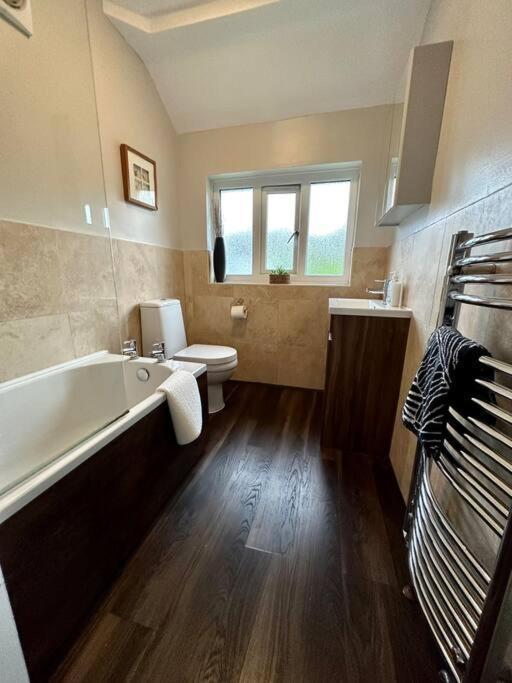 Stunning 5 Bed House In Chapel Allerton, Sleeps 9 Лийдс Екстериор снимка
