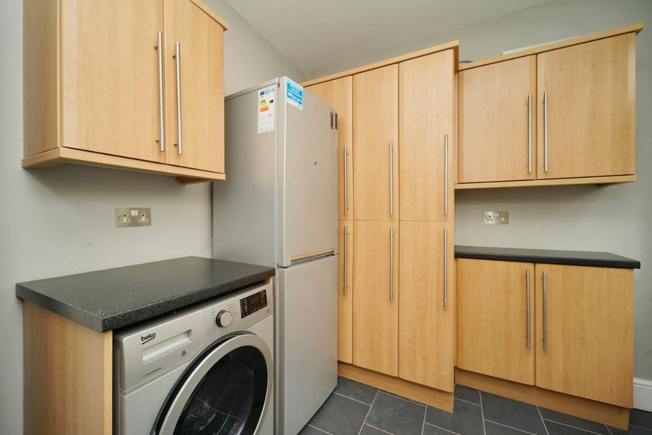 Stunning 5 Bed House In Chapel Allerton, Sleeps 9 Лийдс Екстериор снимка
