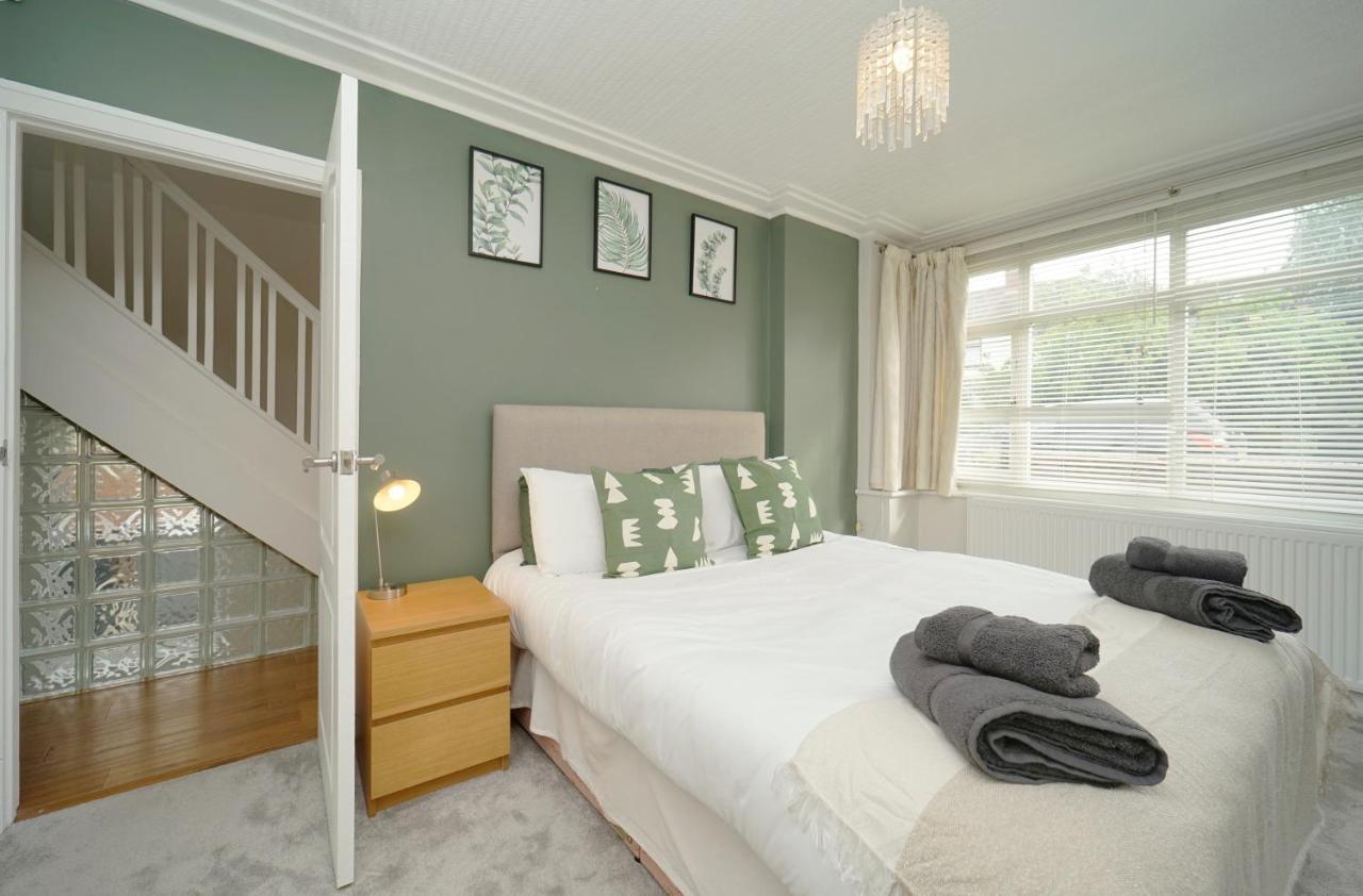 Stunning 5 Bed House In Chapel Allerton, Sleeps 9 Лийдс Екстериор снимка
